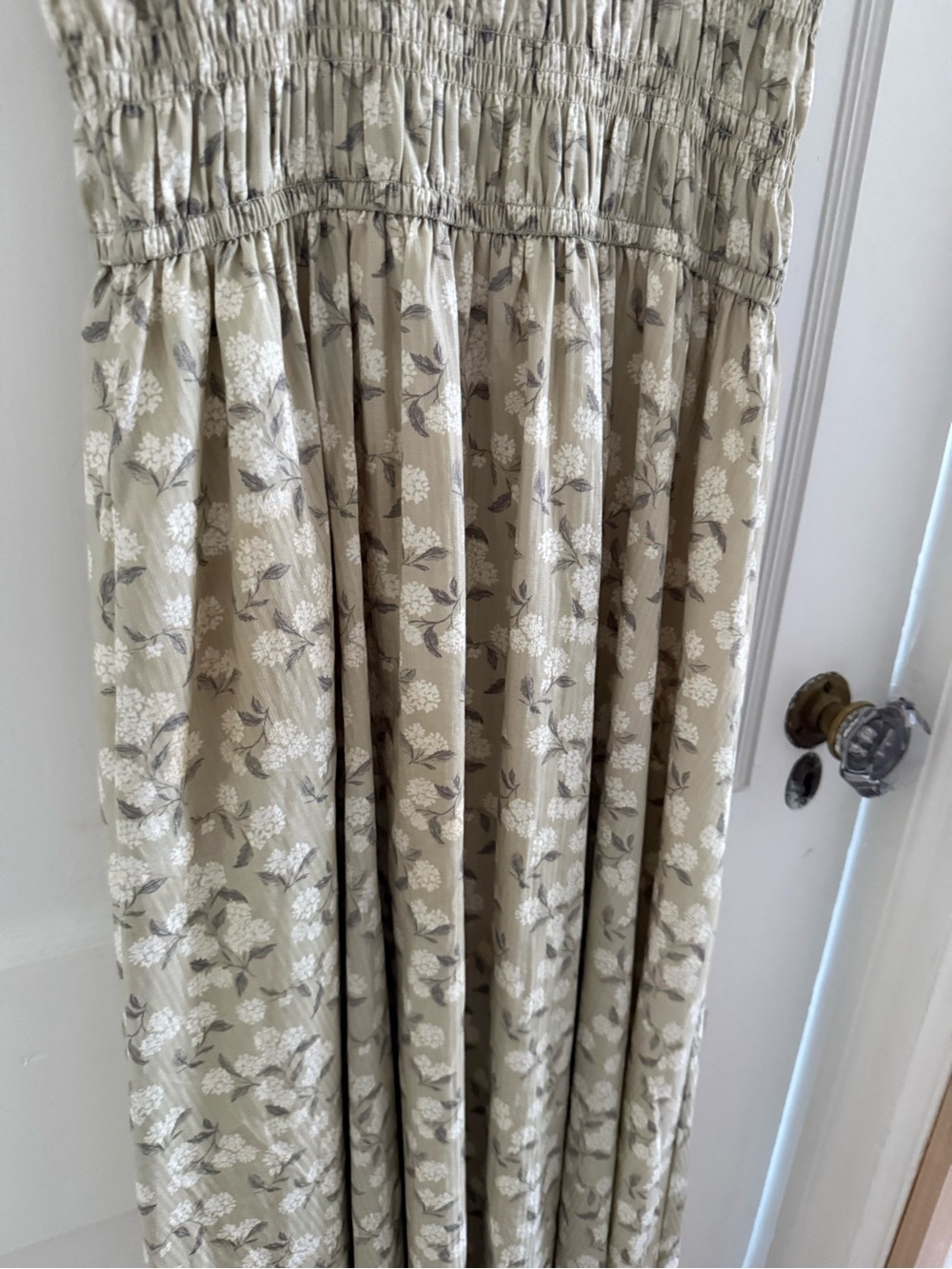 Stella Dress || Sage Hydrangea - Picture 6 of 7